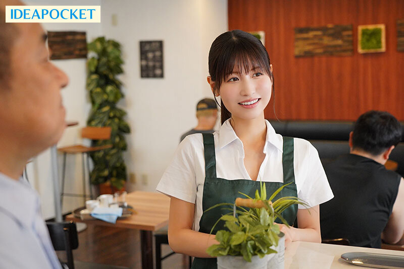 Em gái sinh viên năm cuối đi làm thêm bị tên chủ quán sờ mông bóp vếu Momo Sakura